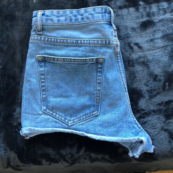 Cut-off Style Denim Shorts - Picture 3 of 6